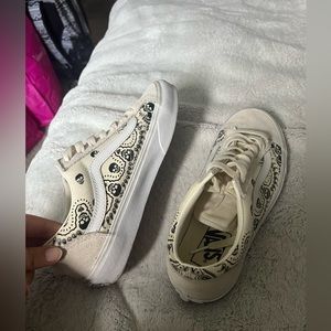 “halloween” vans